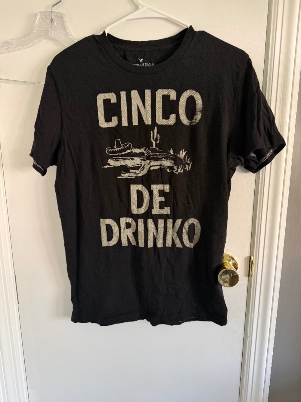American Eagle Cinco De Drinko t-shirt size Medium (213)